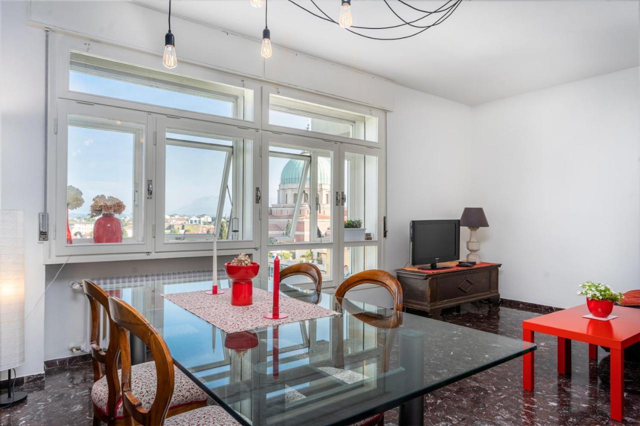 Udine Viale Venezia Huge Red Apartment Exterior foto
